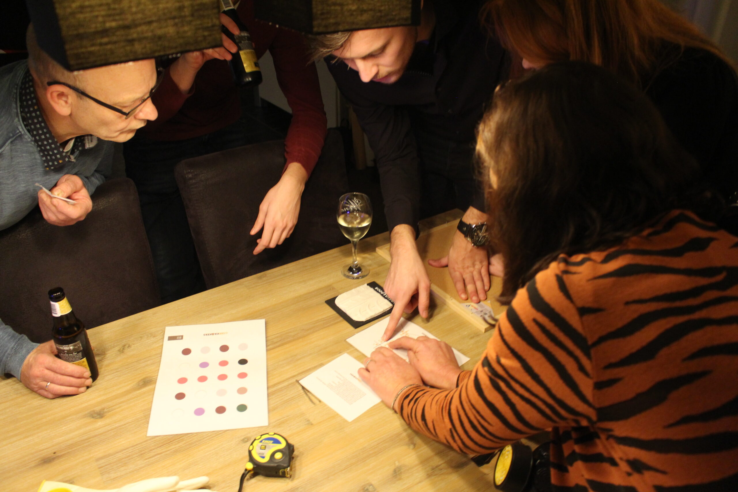 Spelend team van een Escape room box Codekrakers