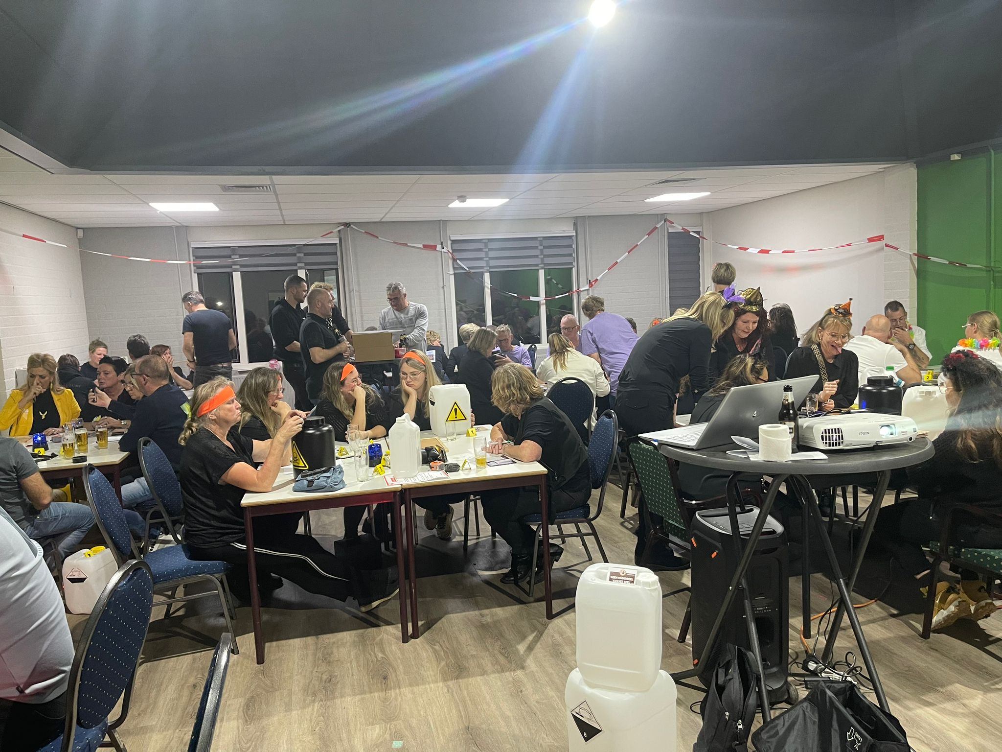 Escape rooms met veel personen op locatie in dorpshuis