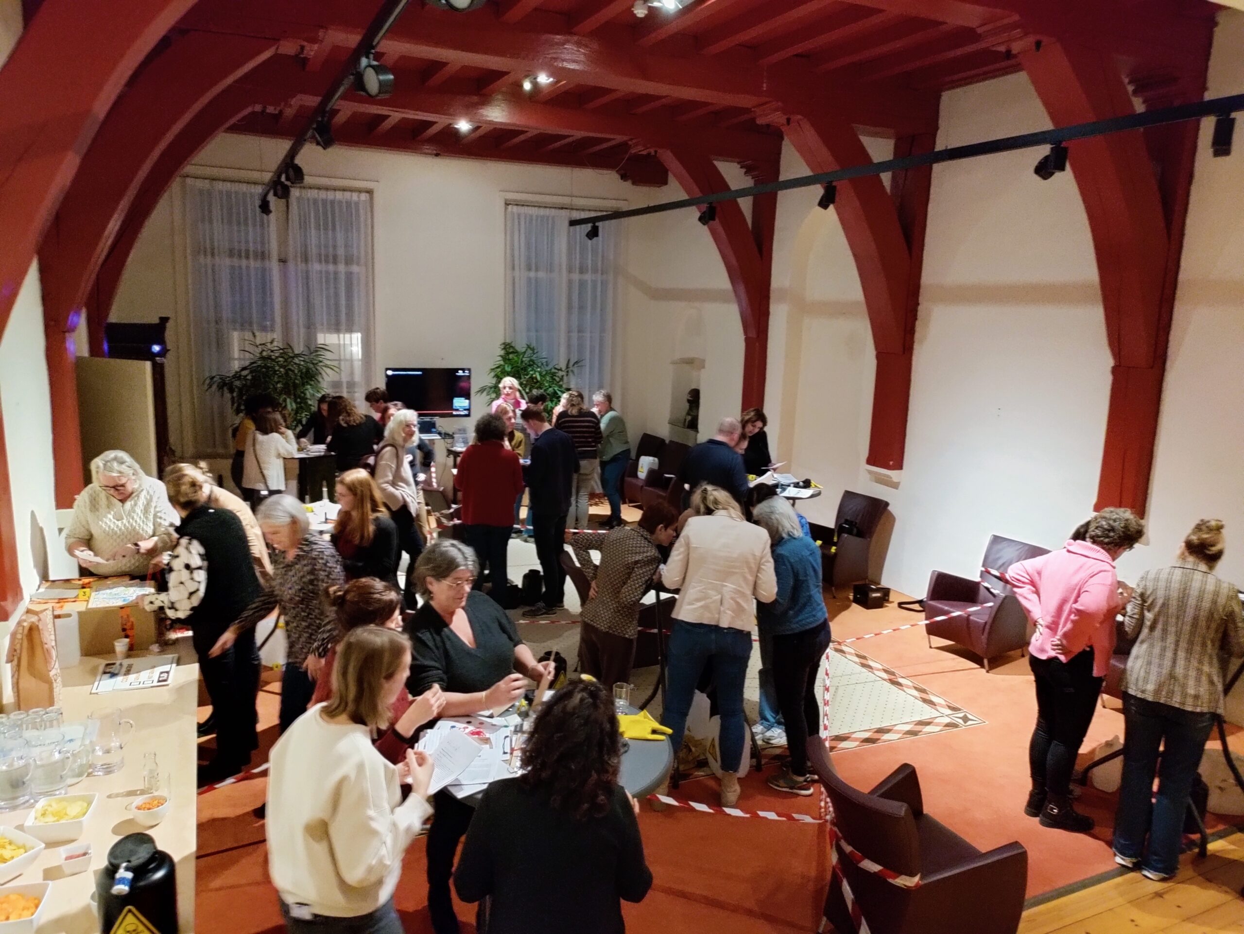 escape room grote groep | teambuilding escape room in grote groepen op locatie